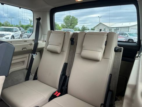 Used 2016 Land Rover LR4 HSE AWD/4WD image 25