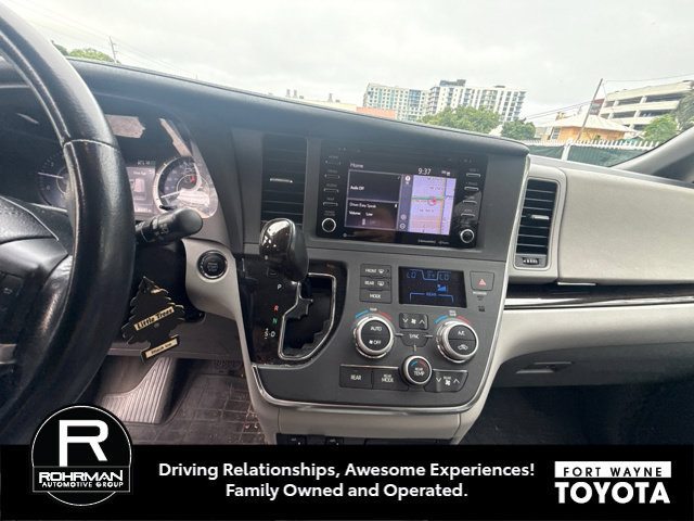Used 2019 Toyota Sienna XLE Premium FWD image 5