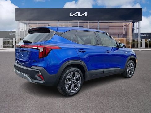 Used 2024 Kia Seltos LX AWD/4WD image 6