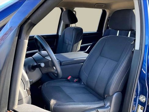 Used 2019 Nissan Titan SV image 18