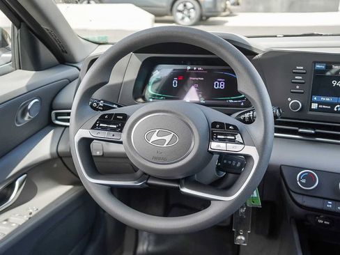 New 2026 Hyundai Elantra SE image 17