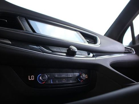 Used 2022 Buick Enclave Premium w/ LPO, Touring Package image 17