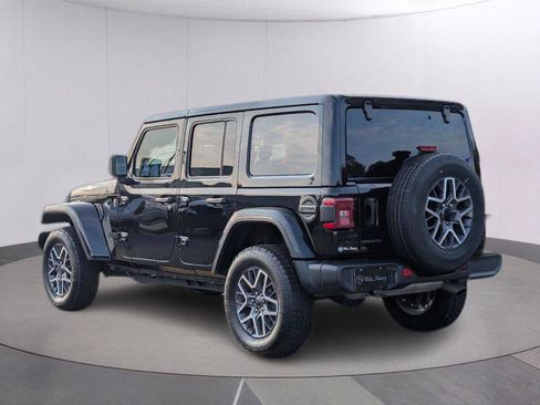 Used 2025 Jeep Wrangler Unlimited Sahara AWD/4WD image 3