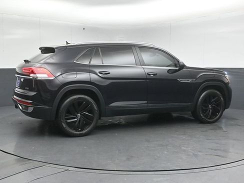 Used 2022 Volkswagen Atlas Cross Sport SE w/ Black Wheel Package image 4
