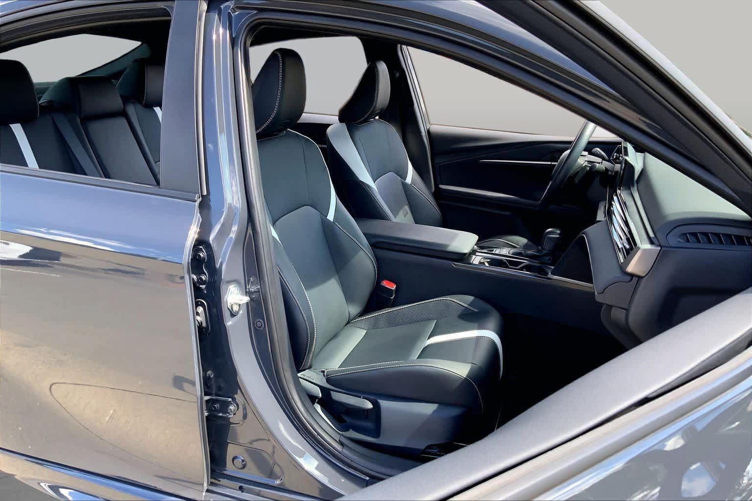 Used 2025 Toyota Camry SE w/ Multimedia Upgrade Package FWD image 9