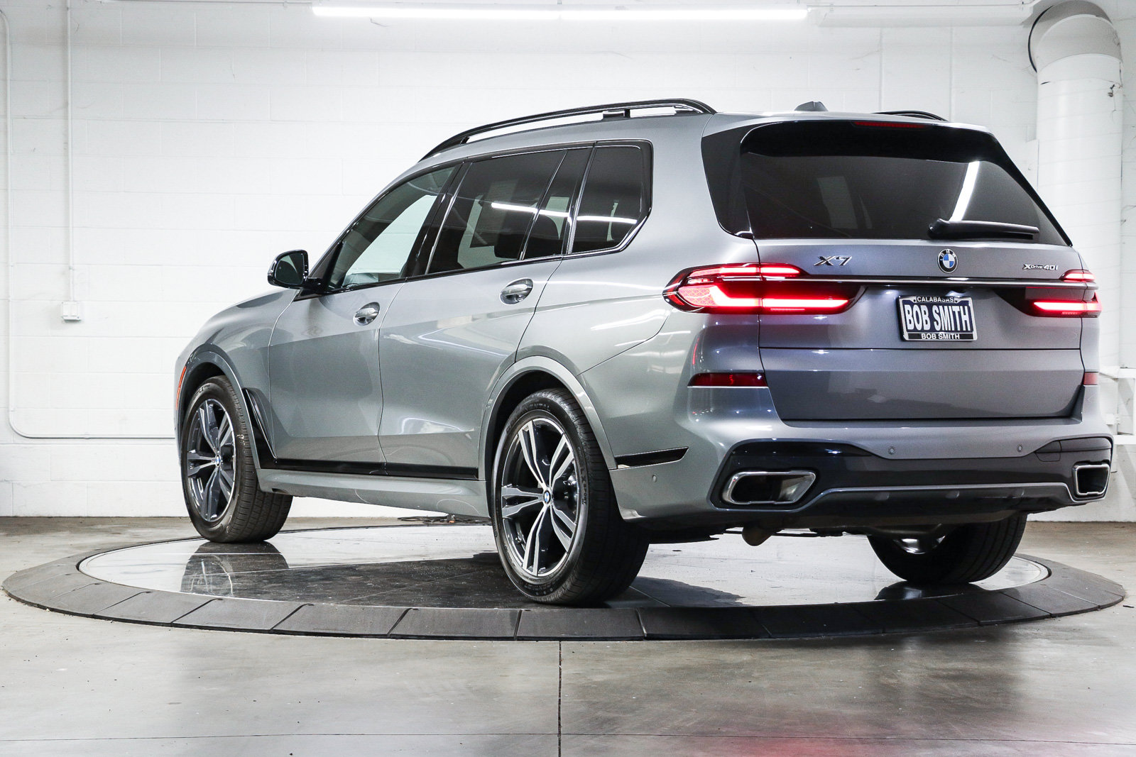 Certified 2024 BMW X7 xDrive40i w/ M Sport Package AWD/4WD image 4