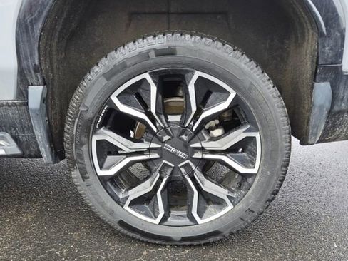 Used 2024 GMC Sierra EV Denali image 8