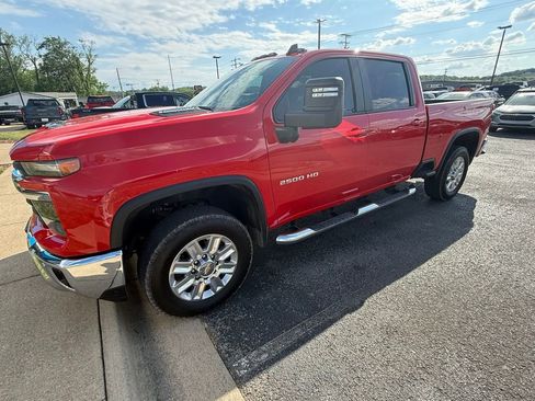 Used 2025 Chevrolet Silverado 2500 LT image 2