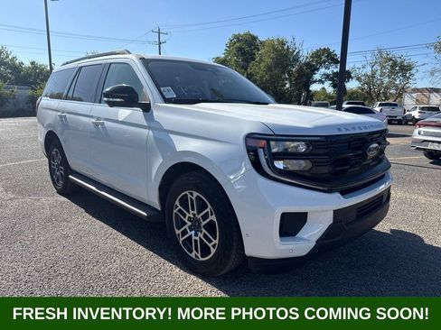Used 2025 Ford Expedition Active AWD/4WD image 1