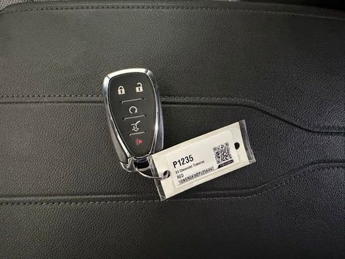Used 2023 Chevrolet Traverse LT FWD image 40