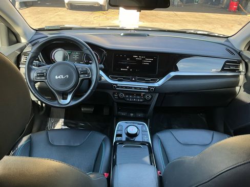 Used 2022 Kia Niro EX Premium image 17