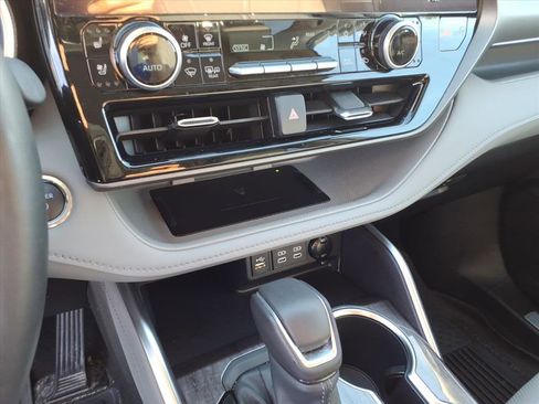 Used 2023 Toyota Highlander Limited AWD/4WD image 33
