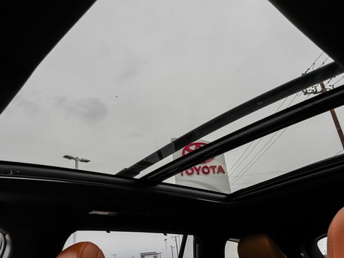 Used 2023 Toyota Highlander Platinum image 24