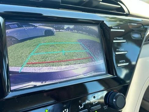 Used 2019 Toyota Camry LE FWD image 12