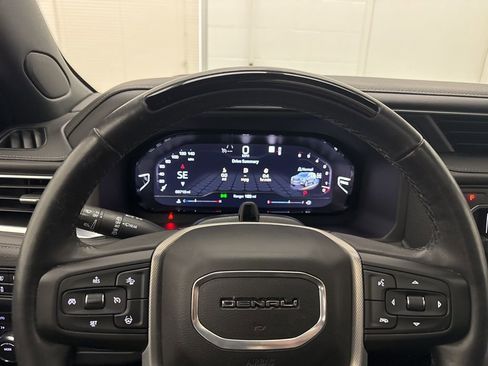 Used 2023 GMC Yukon Denali w/ Advanced Technology Package image 29
