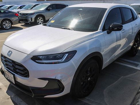 Used 2025 Honda HR-V Sport image 6