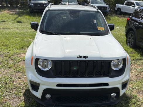 Used 2023 Jeep Renegade Altitude AWD/4WD image 2