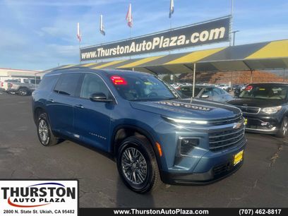 Used 2025 Chevrolet Traverse LT