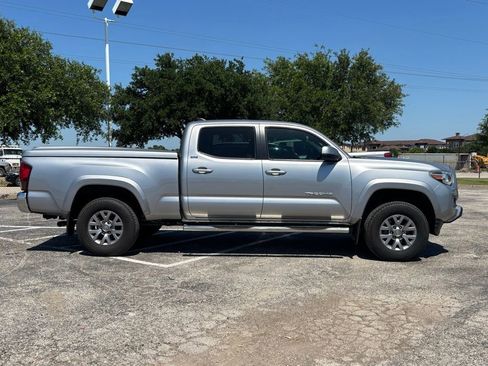 Used 2018 Toyota Tacoma SR5 RWD image 4