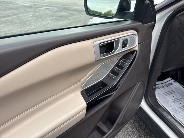 Used 2021 Ford Explorer Platinum w/ Equipment Group 601A AWD/4WD image 9