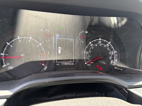 Used 2020 Toyota 4Runner SR5 Premium w/ Moonroof Package RWD image 11