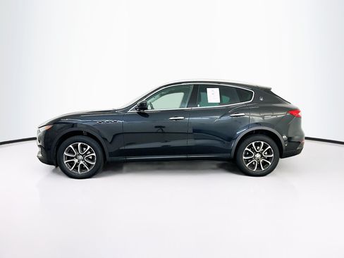 Used 2017 Maserati Levante AWD/4WD image 4