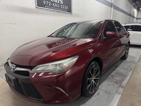 Used 2017 Toyota Camry LE image 3