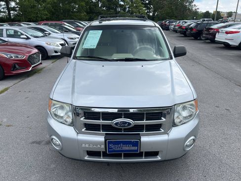 Used 2010 Ford Escape XLT AWD/4WD image 2