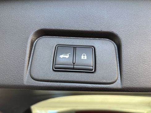 Used 2025 Nissan Rogue SV image 23