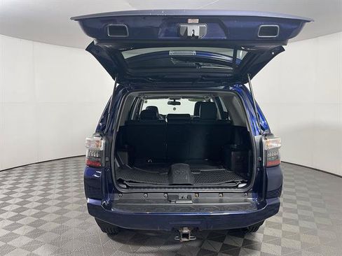 Certified 2018 Toyota 4Runner SR5 Premium AWD/4WD image 23