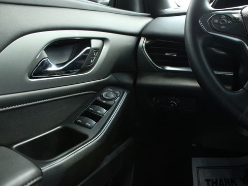 Used 2023 Chevrolet Traverse LT FWD image 25