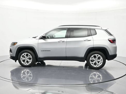 Used 2024 Jeep Compass Latitude AWD/4WD image 8