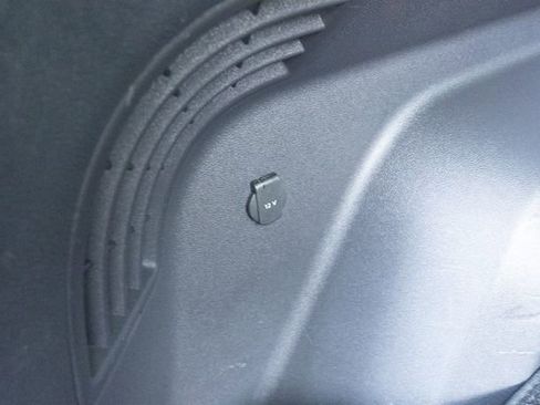 Used 2020 Volkswagen Atlas Cross Sport SEL Premium image 37