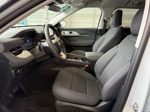 Used 2026 Ford Explorer Active AWD/4WD image 12