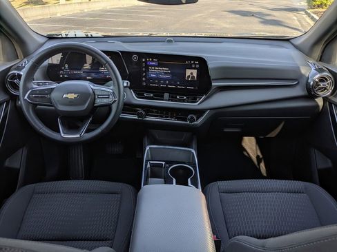 Used 2025 Chevrolet Equinox LT image 16