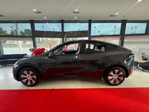 Used 2025 Tesla Model Y Long Range AWD/4WD image 7