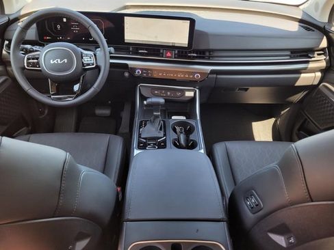 New 2026 Kia Carnival SX w/ SX Dark Edition Package FWD image 16
