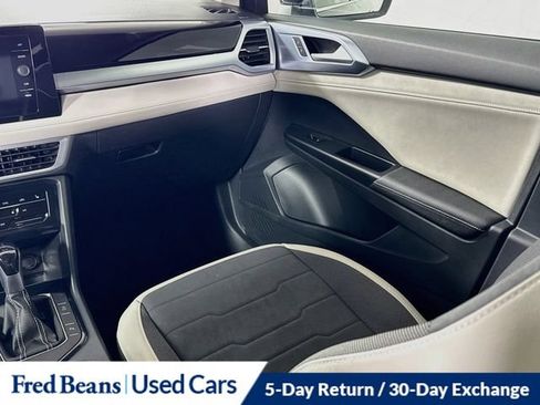 Used 2025 Volkswagen Taos SE AWD/4WD image 28