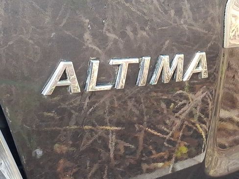 Used 2010 Nissan Altima 3.5 SR image 25