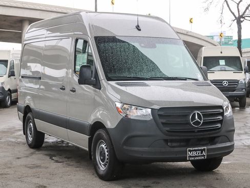 Used 2024 Mercedes-Benz Sprinter 2500 image 3