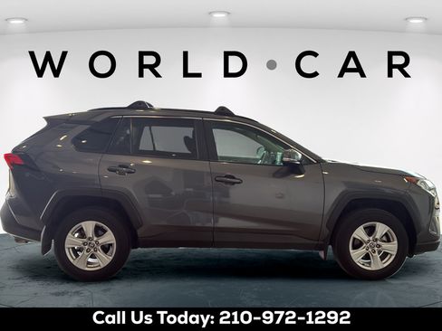 Used 2021 Toyota RAV4 XLE FWD image 15