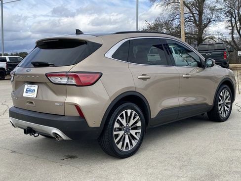 Used 2020 Ford Escape Titanium image 5