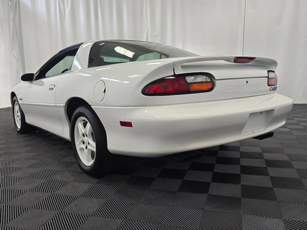 Used 1997 Chevrolet Camaro SS w/ Preferred Equipment Group 2 RWD image 4