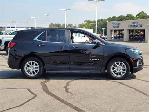 Used 2023 Chevrolet Equinox LT image 2