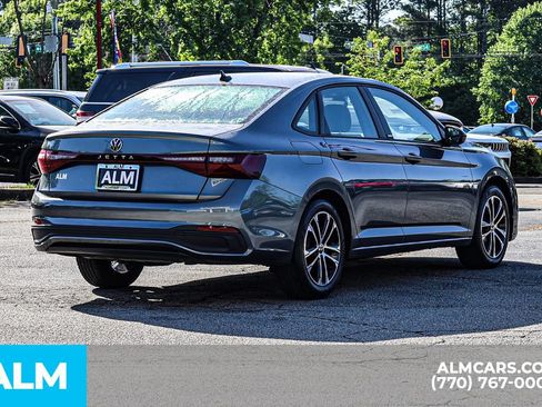 Used 2025 Volkswagen Jetta Sport FWD image 5
