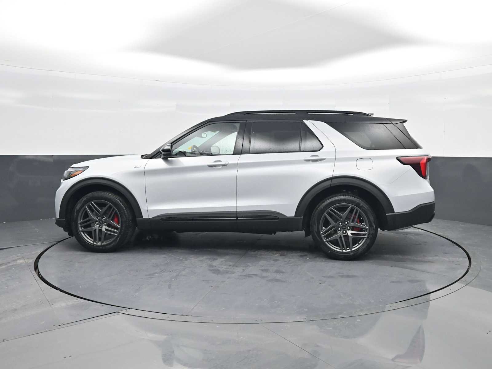 New 2026 Ford Explorer ST-Line w/ ST-Line Street Pack AWD/4WD image 5