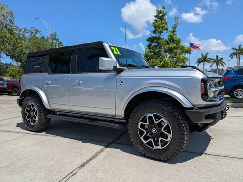 Used 2021 Ford Bronco Outer Banks AWD/4WD image 2