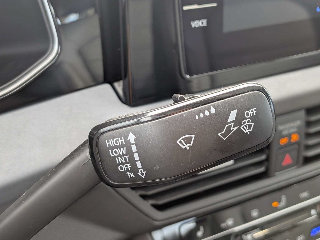 Used 2025 Volkswagen Jetta SE FWD image 22