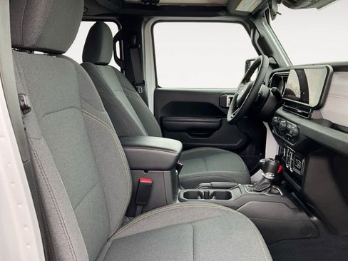 Used 2025 Jeep Gladiator Sport image 17