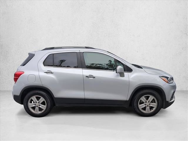 Used 2019 Chevrolet Trax LT w/ LT Convenience Package FWD image 4